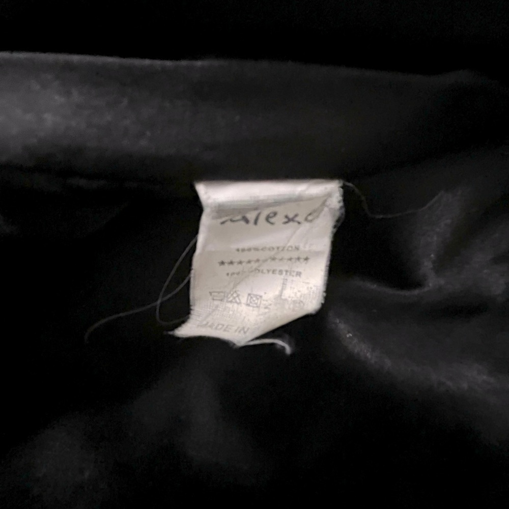 Very Unique Marilyn Trench Coat - Picture 12 of 16